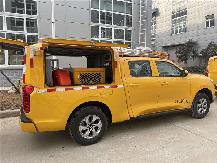 山东改装车场给用户配的25千瓦kw汽油发电机现场测试